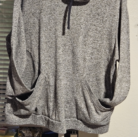 Old Navy Women's Sweatshirt Size XL - Picture 4 of 9